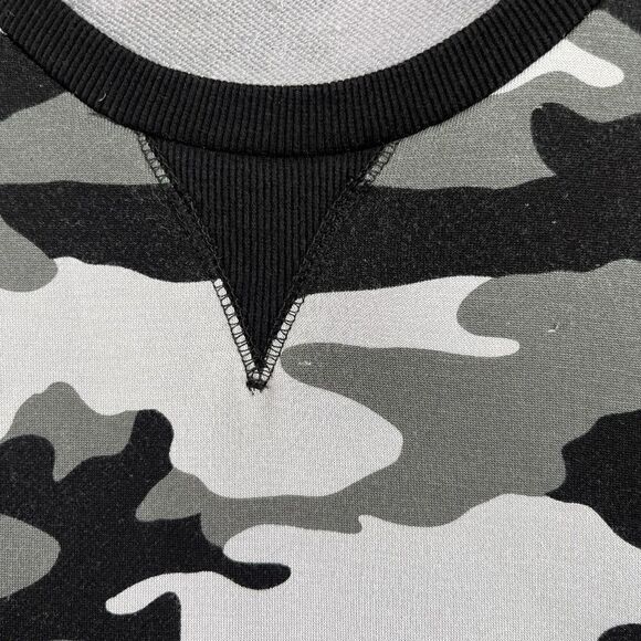 OFF DUTY BB Dakota Cropped Sweater Womens small Black Camouflage Striped Sleeve - Picture 3 of 14